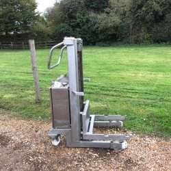 Tote bin Lift