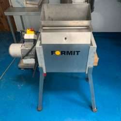For peeled potatoes only Capacity of approx 150kg per hour.