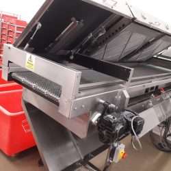UV-C light tunnel conveyor