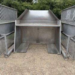 Low level box tipper