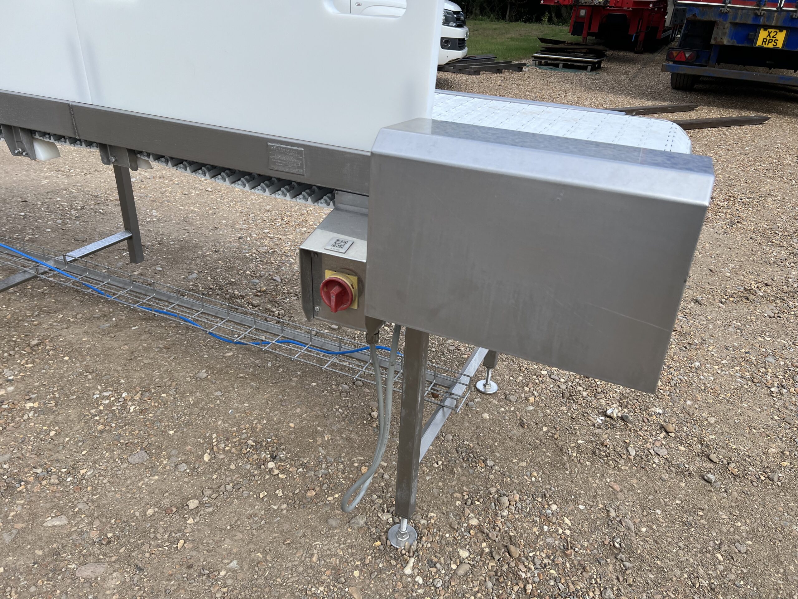 Large used lift conveyor