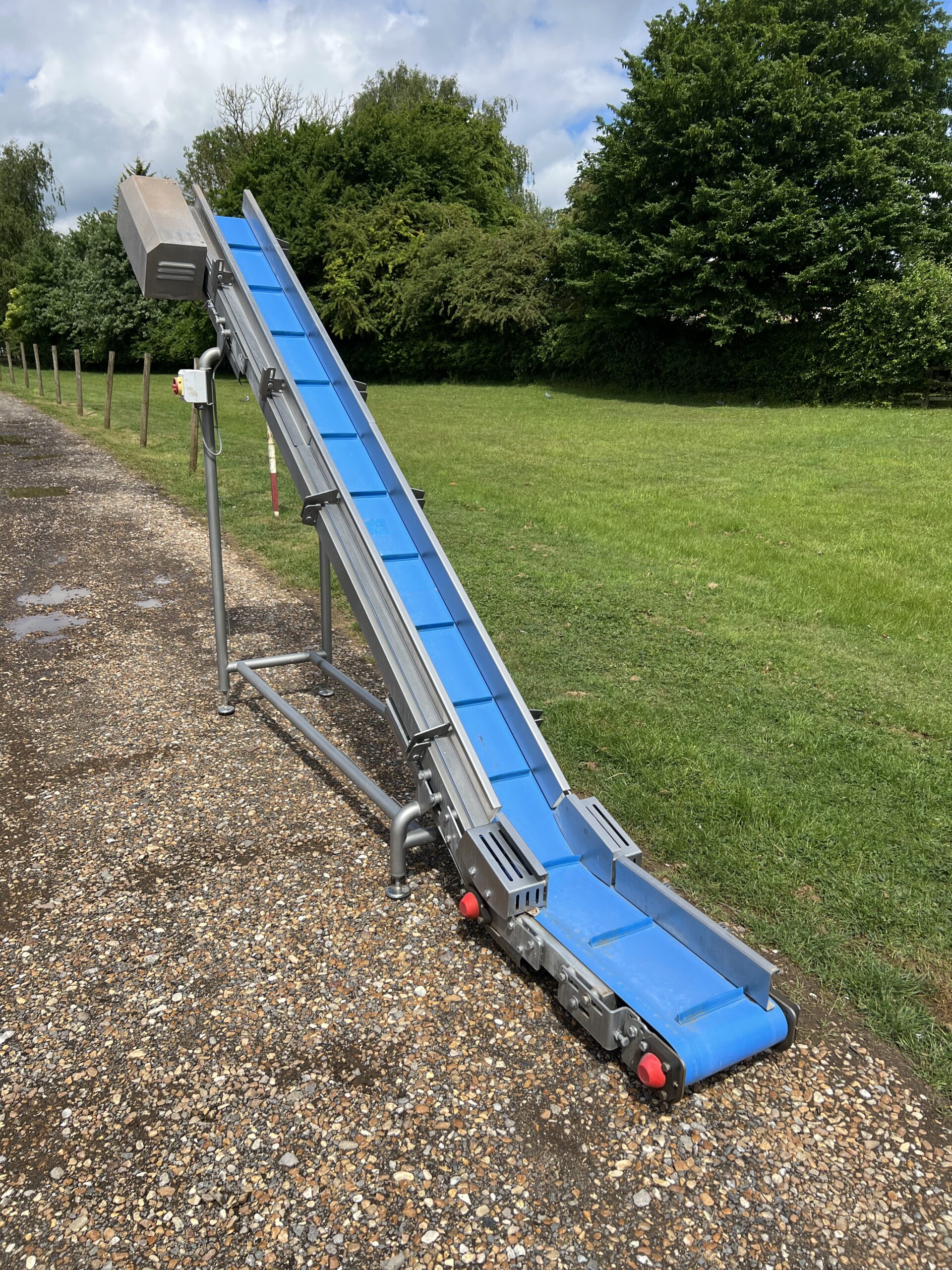 Narrow Stainless Steel Elevator